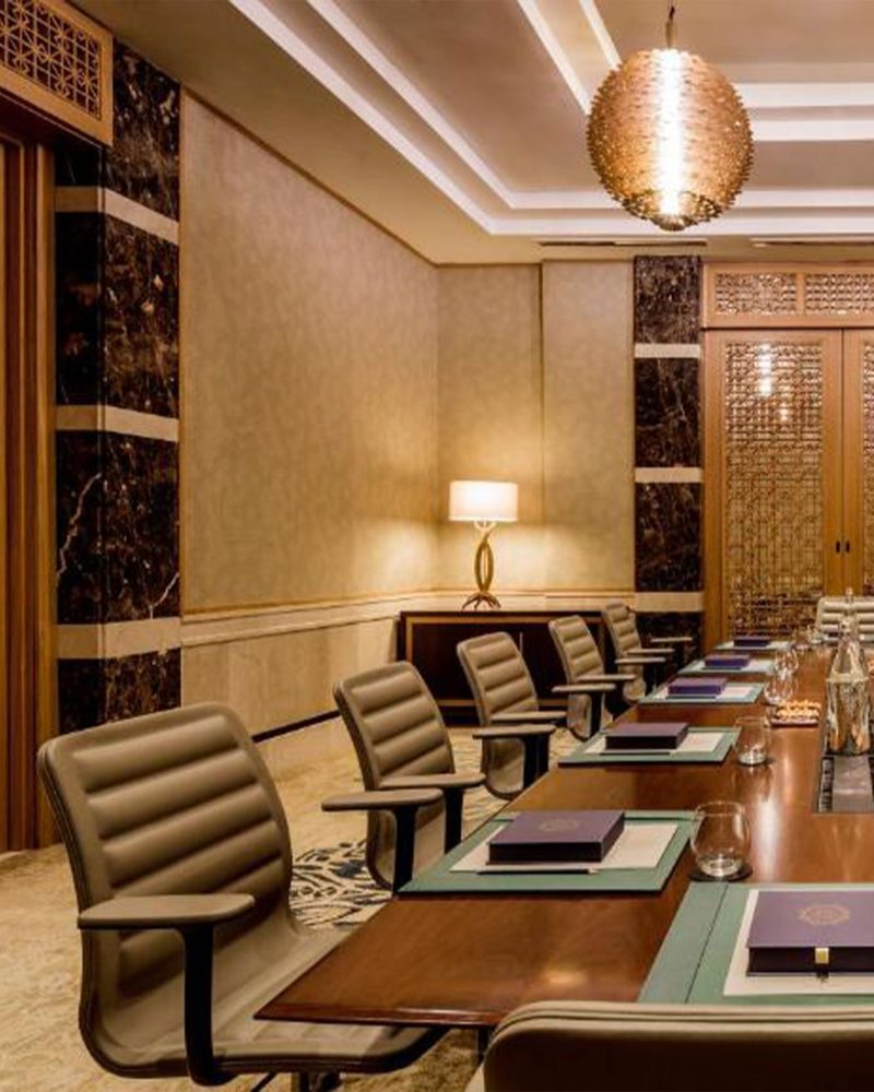 cropped-hand-person-holding-waterGFH