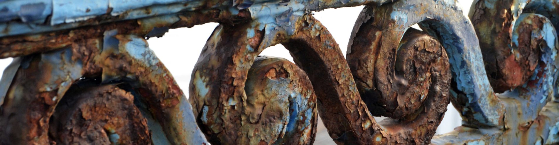 rusty-fence-with-decorative-features (1) rusty-fence-with-decorative-features (1)